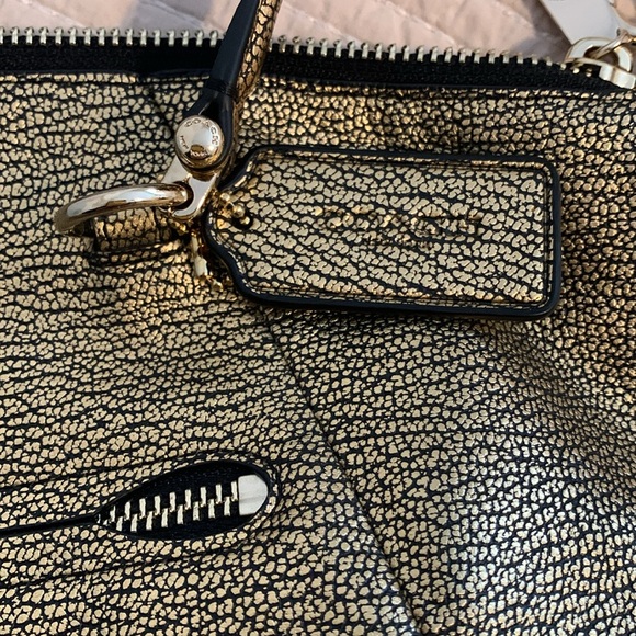 Coach 1941 Gold Prairie bag with shoulder strap. Only used a handful of times. - Picture 9 of 9